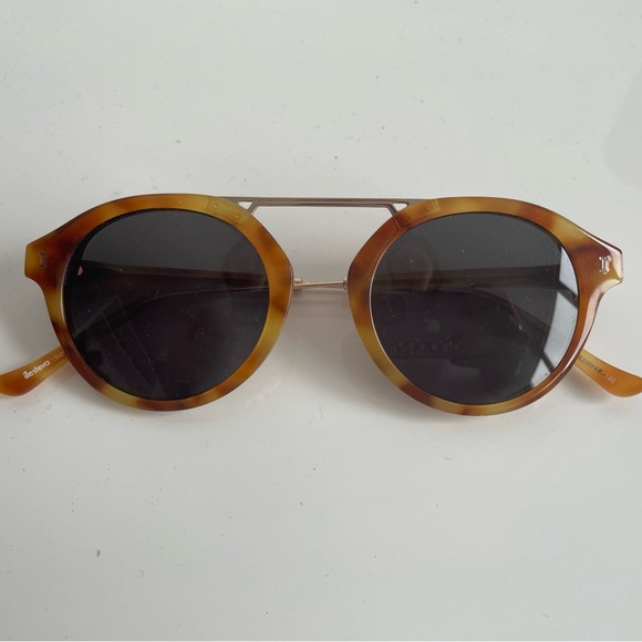 Illesteva Puglia Sunglasses - Picture 5 of 8